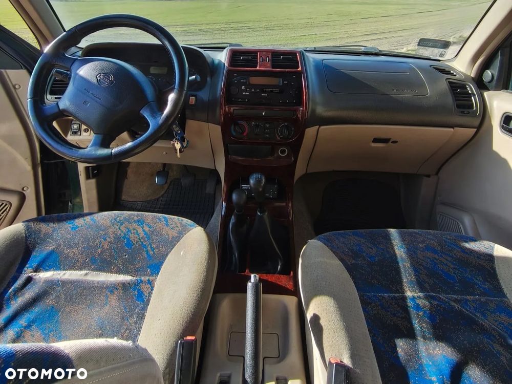 Nissan Terrano 2.7 TDi Comfort - 6