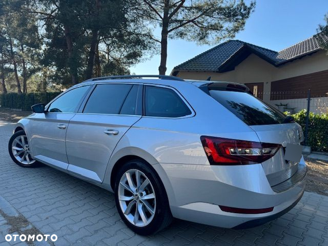 Skoda Superb 2.0 TDI DSG Premium Edition - 11