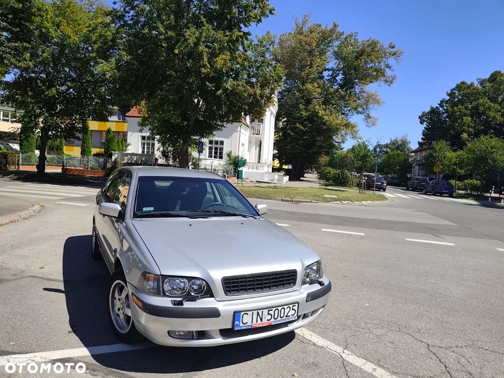 Volvo V40 1.8 - 10