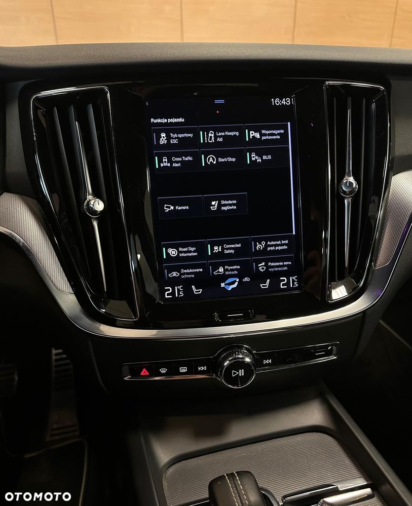 Volvo S60 B4 B R-Design - 17