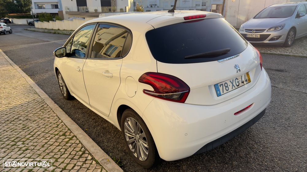 Peugeot 208 1.2 PureTech Signature - 2