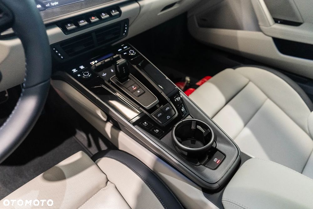 Porsche 911 Carrera 4S - 25
