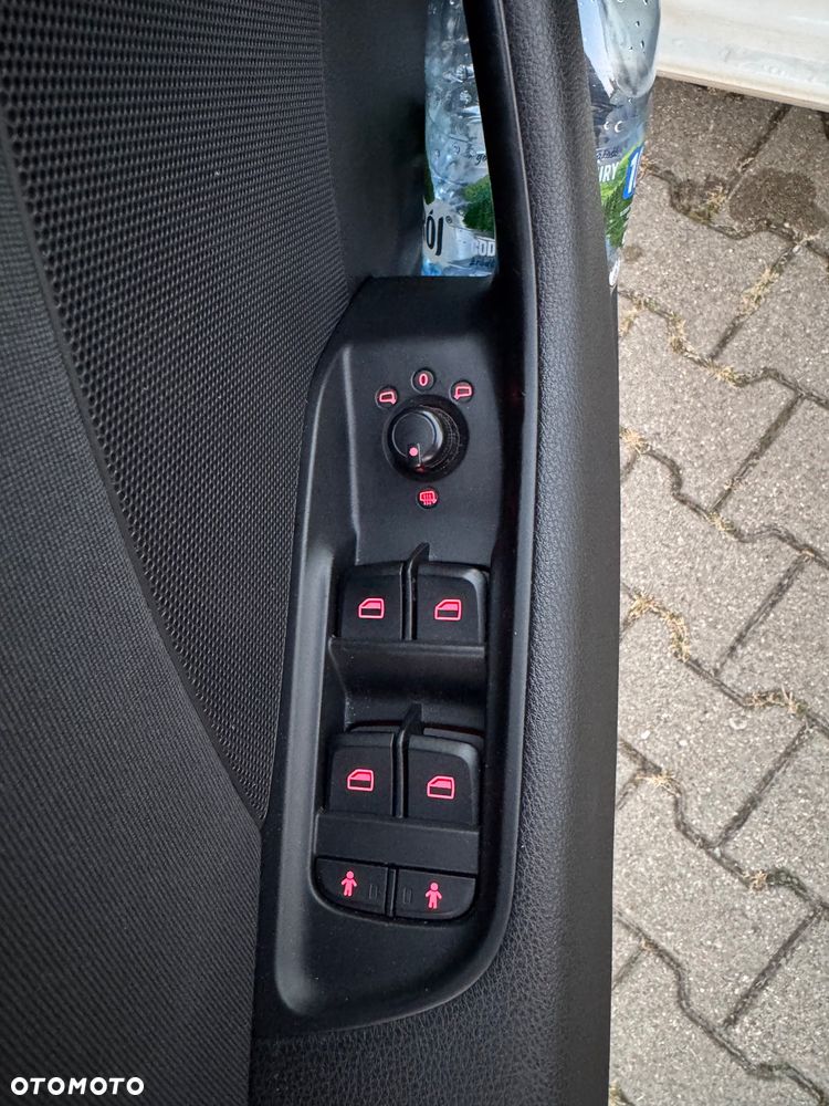 Audi A3 Sportback 1.6 TDI DPF S tronic Ambiente - 17