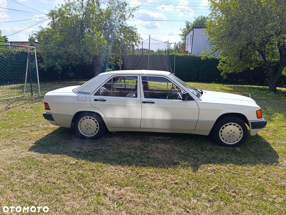 Mercedes-Benz W201 (190) - 4