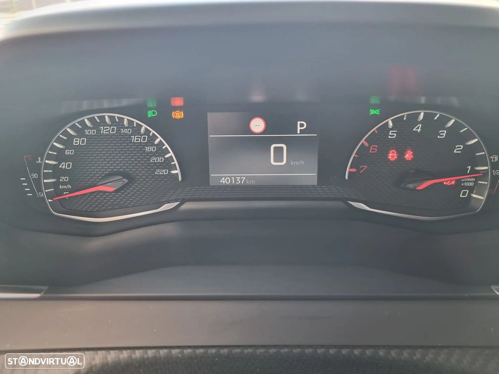 Peugeot 2008 1.2 PureTech Active Pack EAT8 - 29