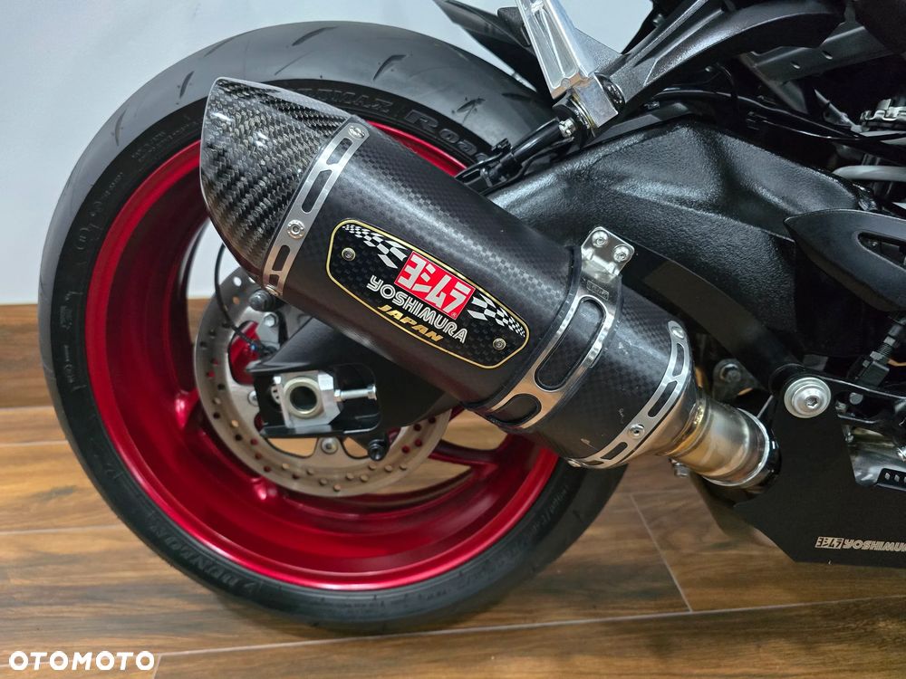 Suzuki GSX - 14