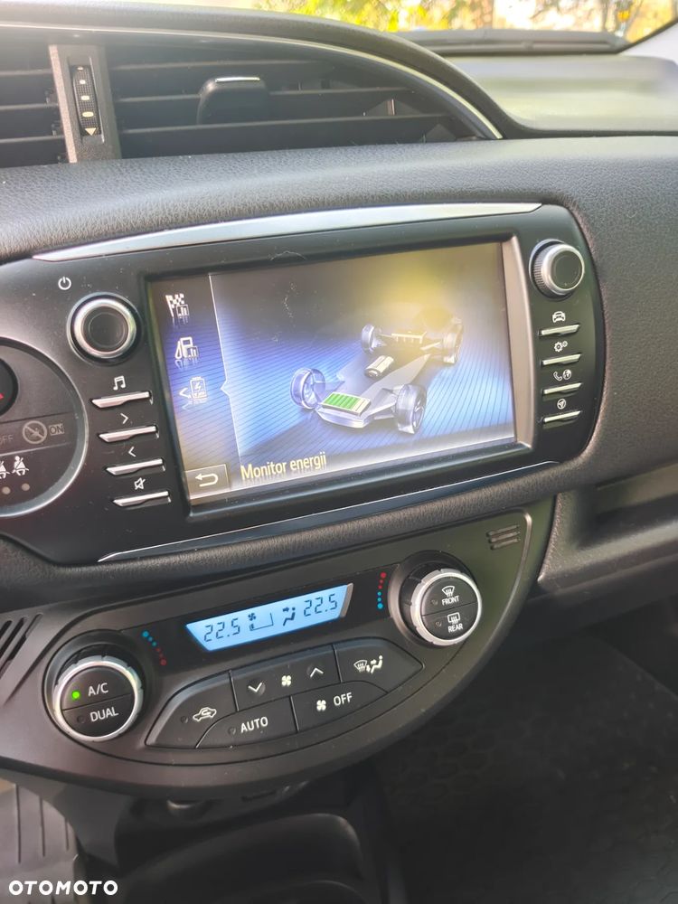 Toyota Yaris 1.5 Premium CVT - 27