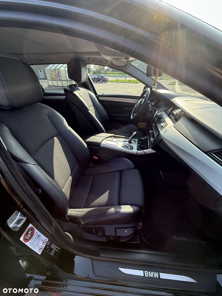 BMW Seria 5 530d xDrive - 7