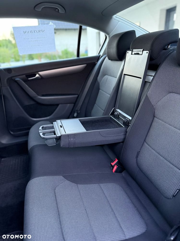 Volkswagen Passat - 23