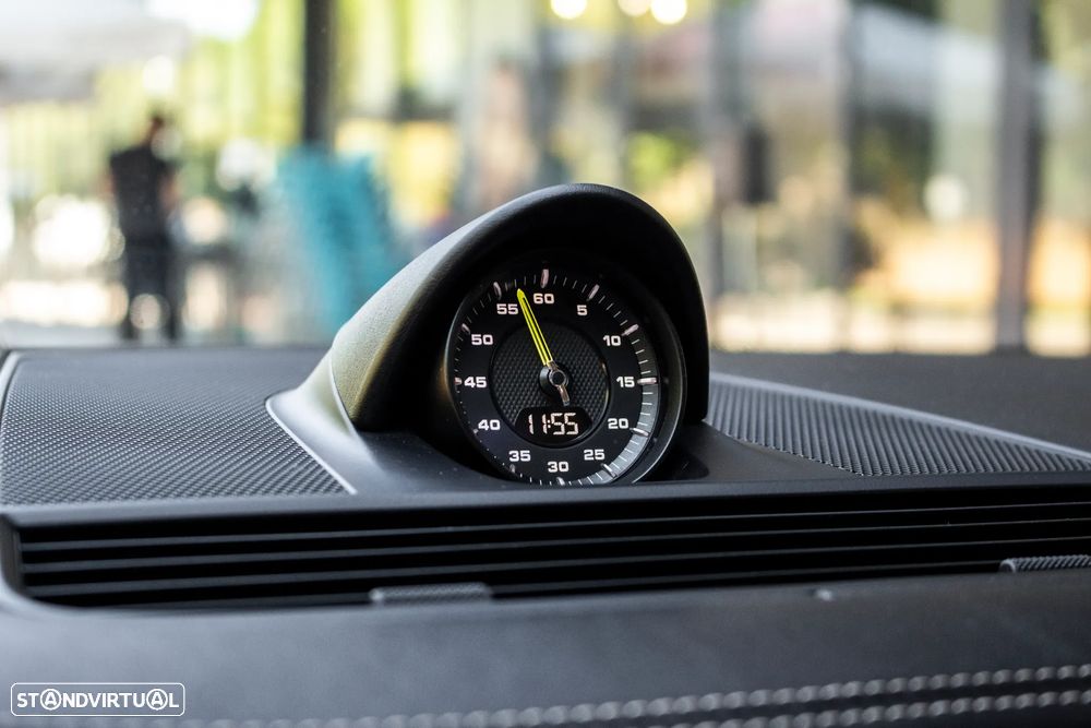 Porsche Panamera 4 E-Hybrid - 24