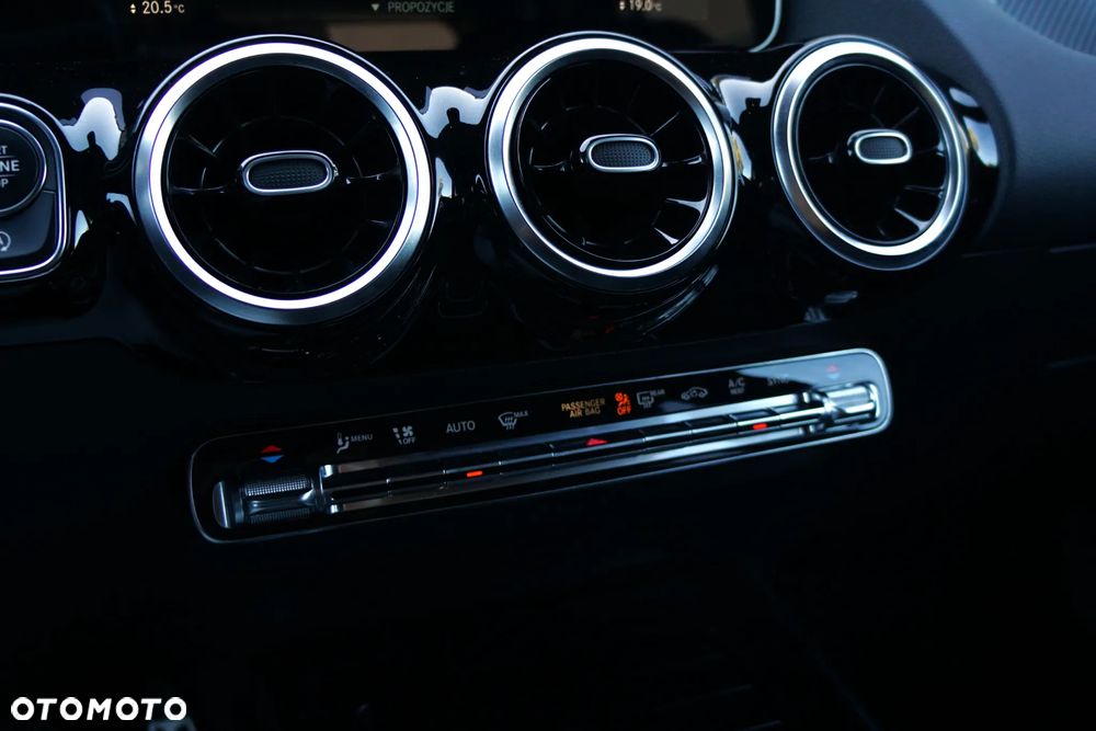 Mercedes-Benz GLA 200 AMG Line - 25