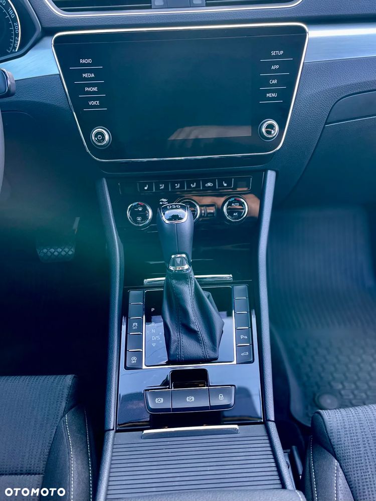 Skoda Superb 2.0 TDI Ambition DSG - 9