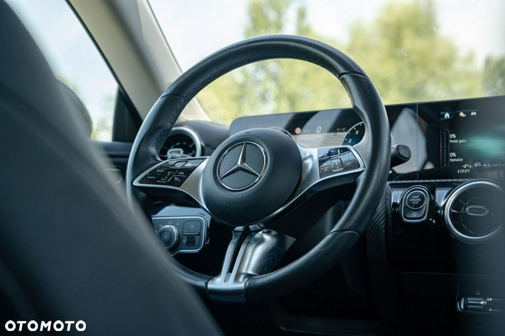 Mercedes-Benz CLA 200 7G-DCT Progressive - 21