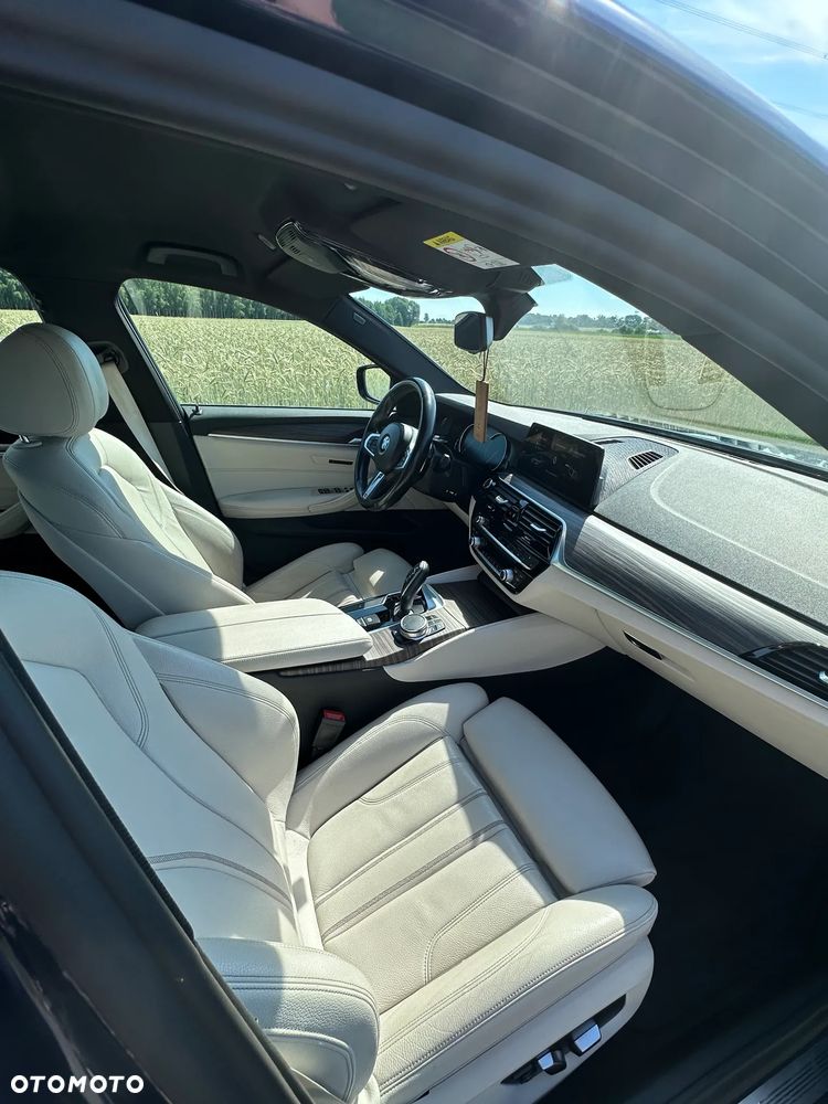 BMW Seria 5 520d xDrive - 15