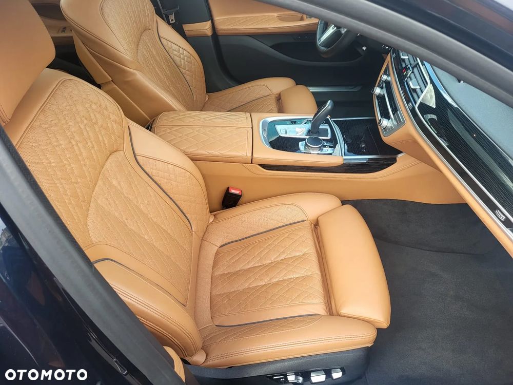BMW Seria 7 750i xDrive - 14