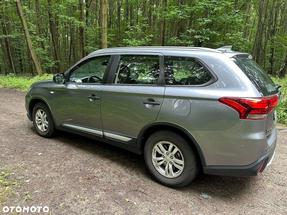 Mitsubishi Outlander 2.0 Invite + 2WD - 6