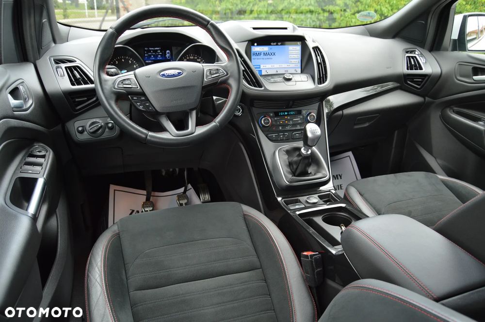 Ford Kuga 1.5 EcoBoost 2x4 ST-Line - 34