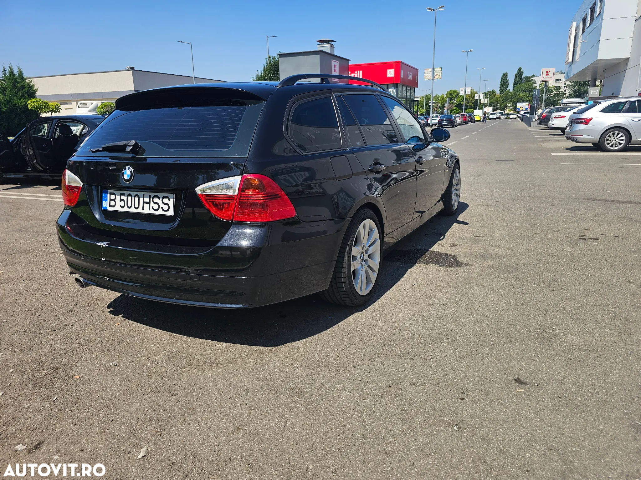 BMW Seria 3 320d DPF Touring Aut. - 3