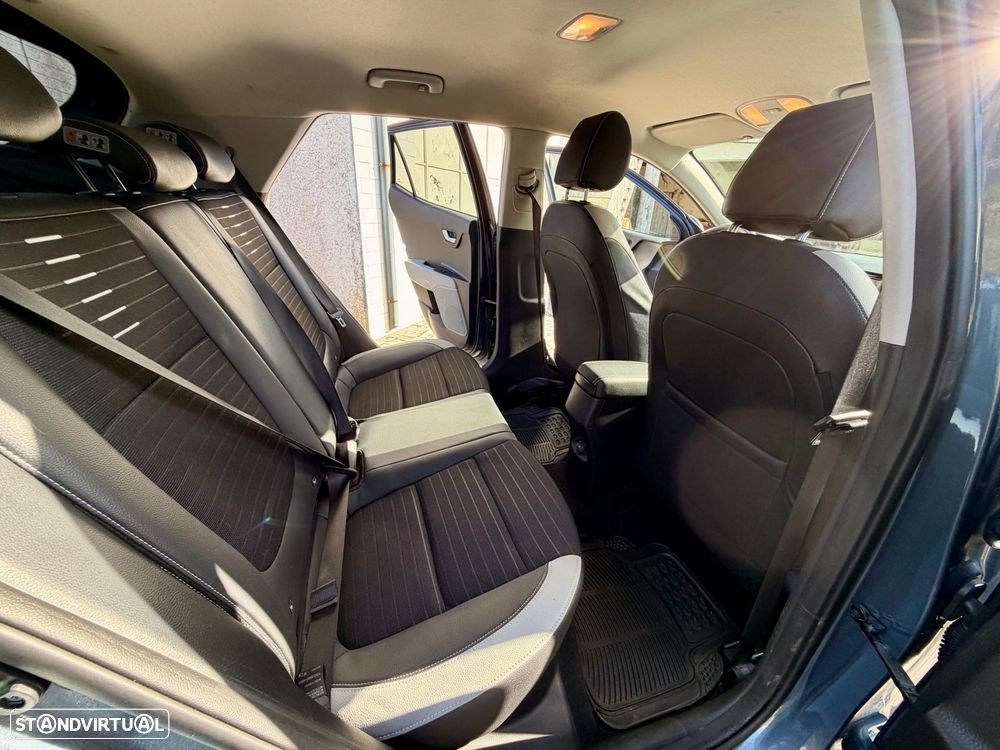 Kia Stonic 1.0 T-GDI GT Line - 10