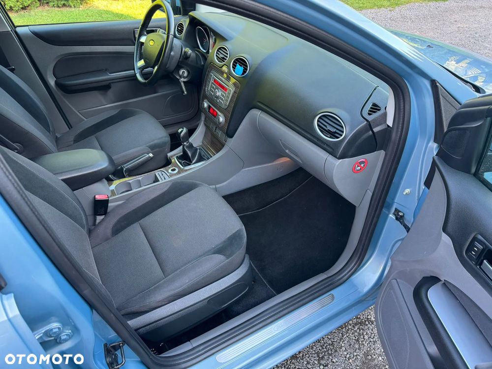 Ford Focus 1.8 Ghia - 8