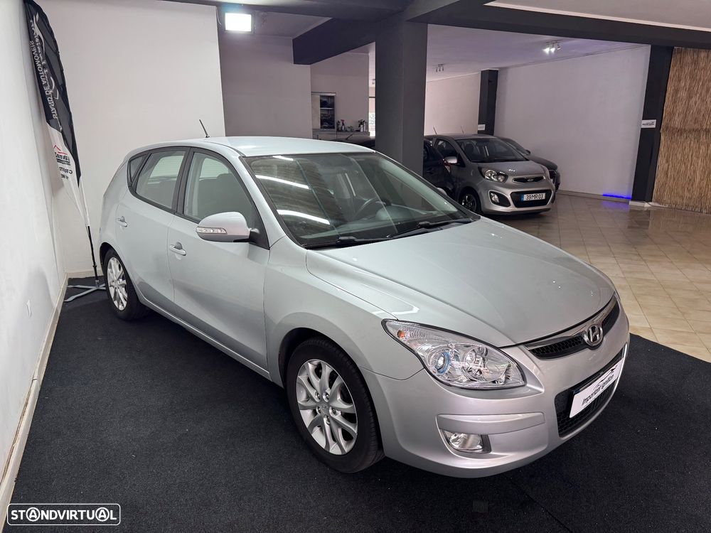 Hyundai i30 1.6 CRDI Comfort DPF - 4