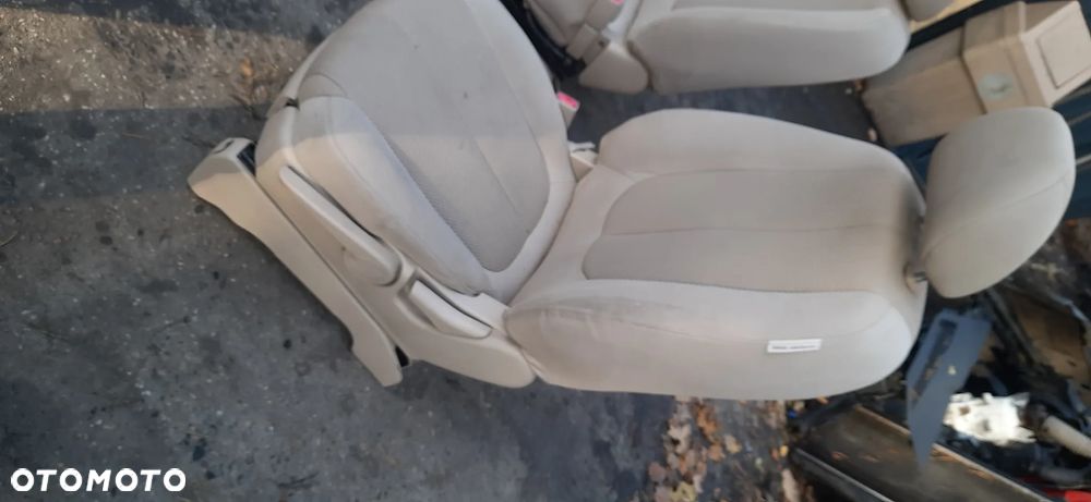 KIA CARENS III Carens 3 2006-2012 Komplet tapicerki Siedzenia Fotele kanapy 7 miejsc  Kremowy - 16