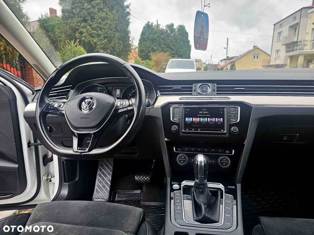 Volkswagen Passat Variant 2.0 TDI SCR 4Motion DSG Highline - 21