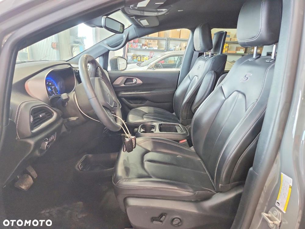 Chrysler Pacifica - 6