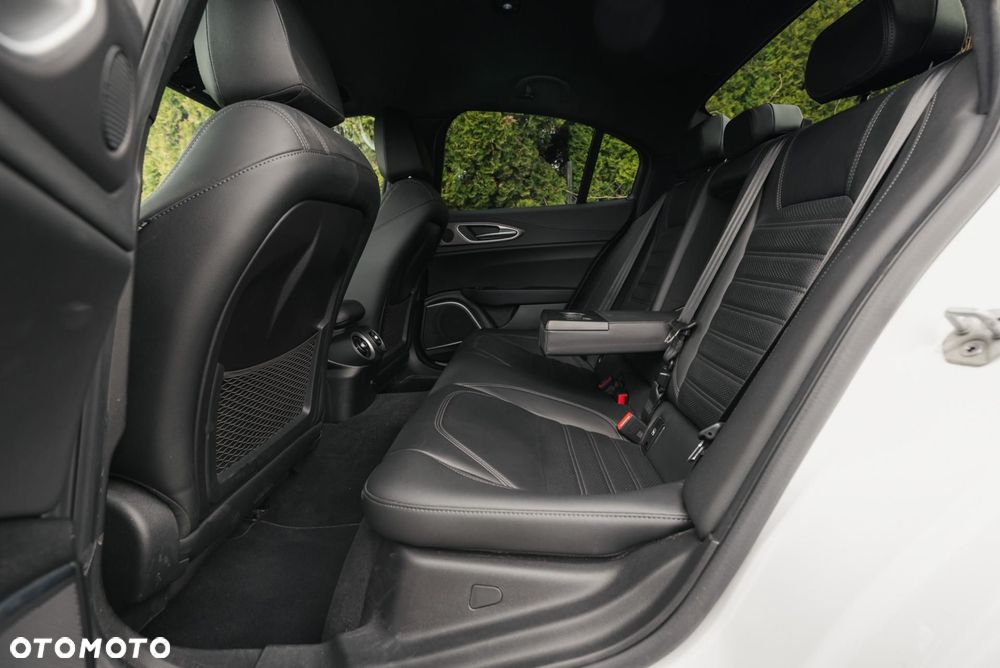 Alfa Romeo Giulia 2.0 Turbo Veloce Q4 - 14