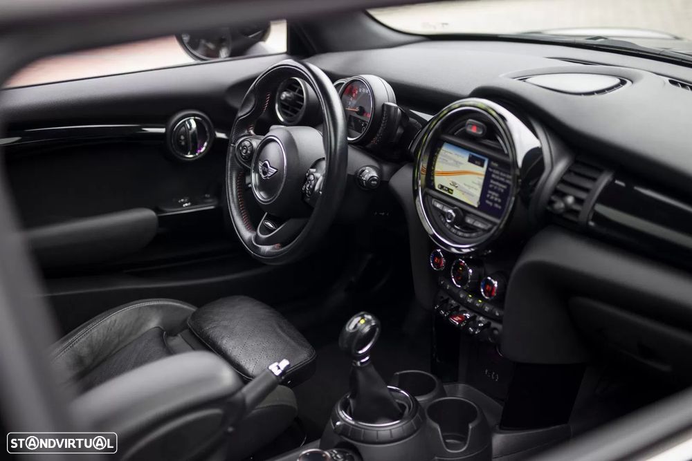 MINI 3 Portas Cooper D Auto - 16