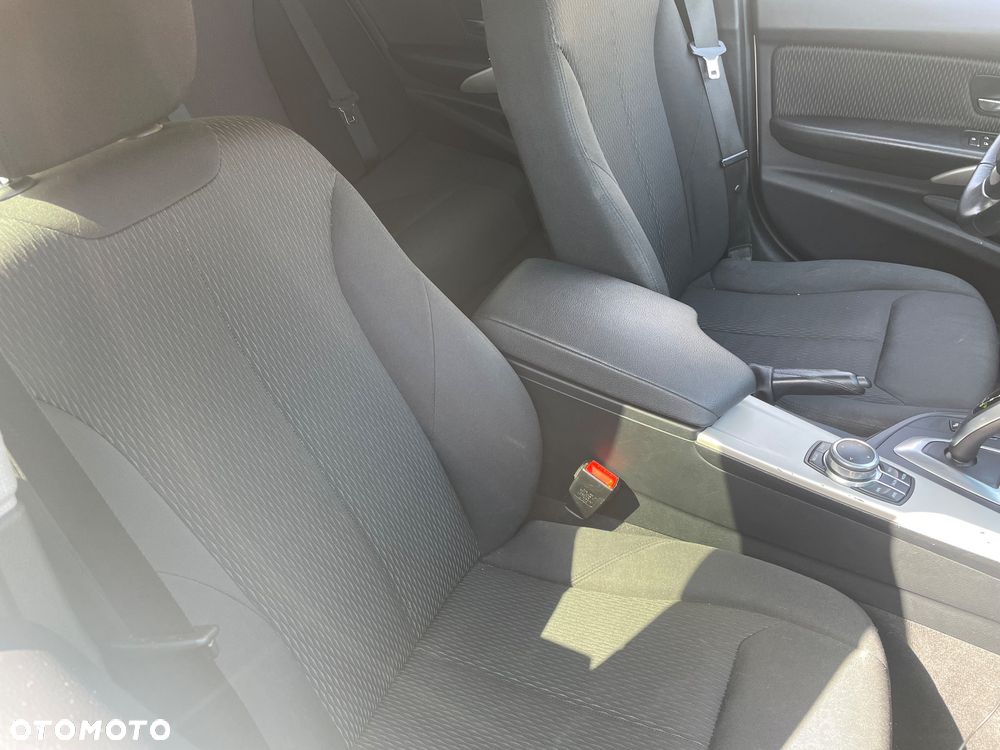 BMW Seria 3 320d Edition Luxury Line Purity - 23