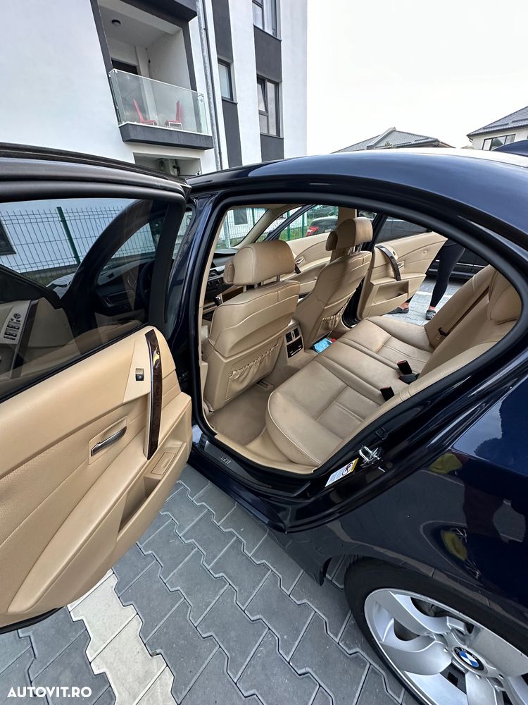 BMW Seria 5 525iA - 2
