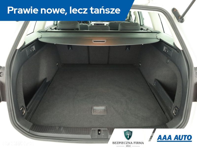 Volkswagen Passat - 12
