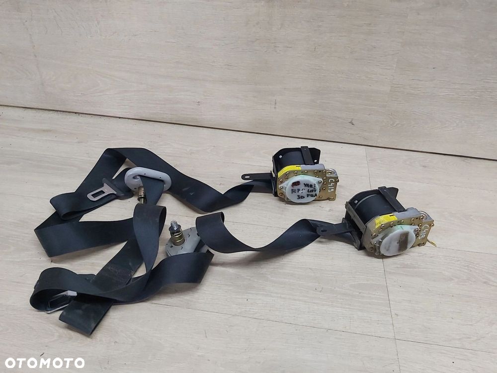 Toyota Yaris I LIFT pas bezpieczeństwa prawy przód 3D FRANCUZ - 1