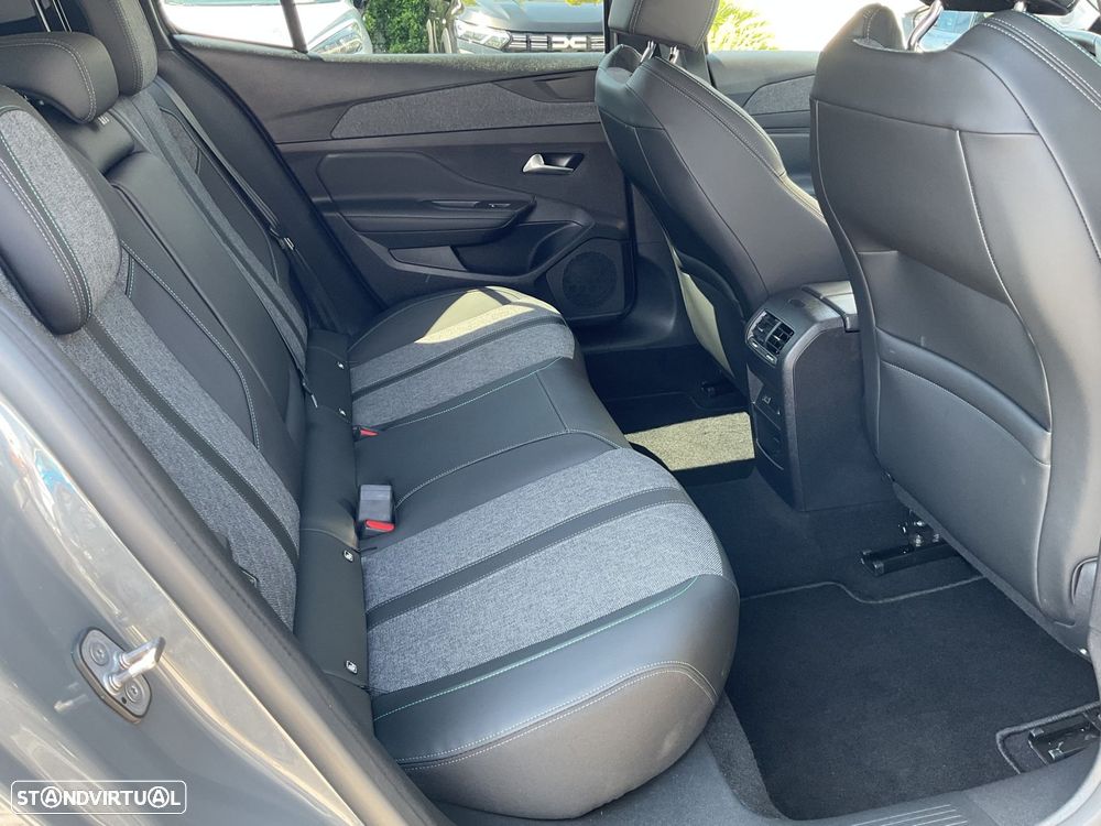 Peugeot 408 1.2 PureTech Allure EAT8 - 40