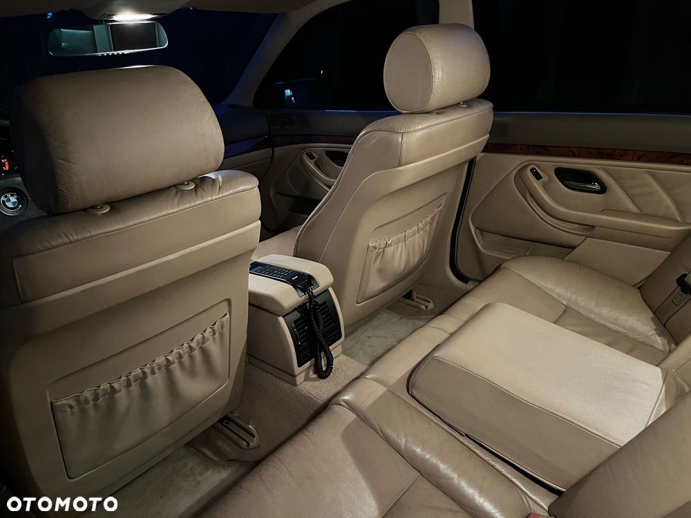 BMW Seria 5 520i - 24