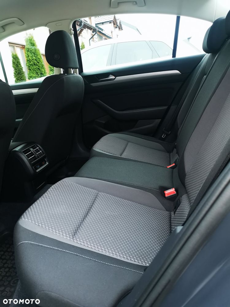 Volkswagen Passat 2.0 TDI SCR Trendline - 9