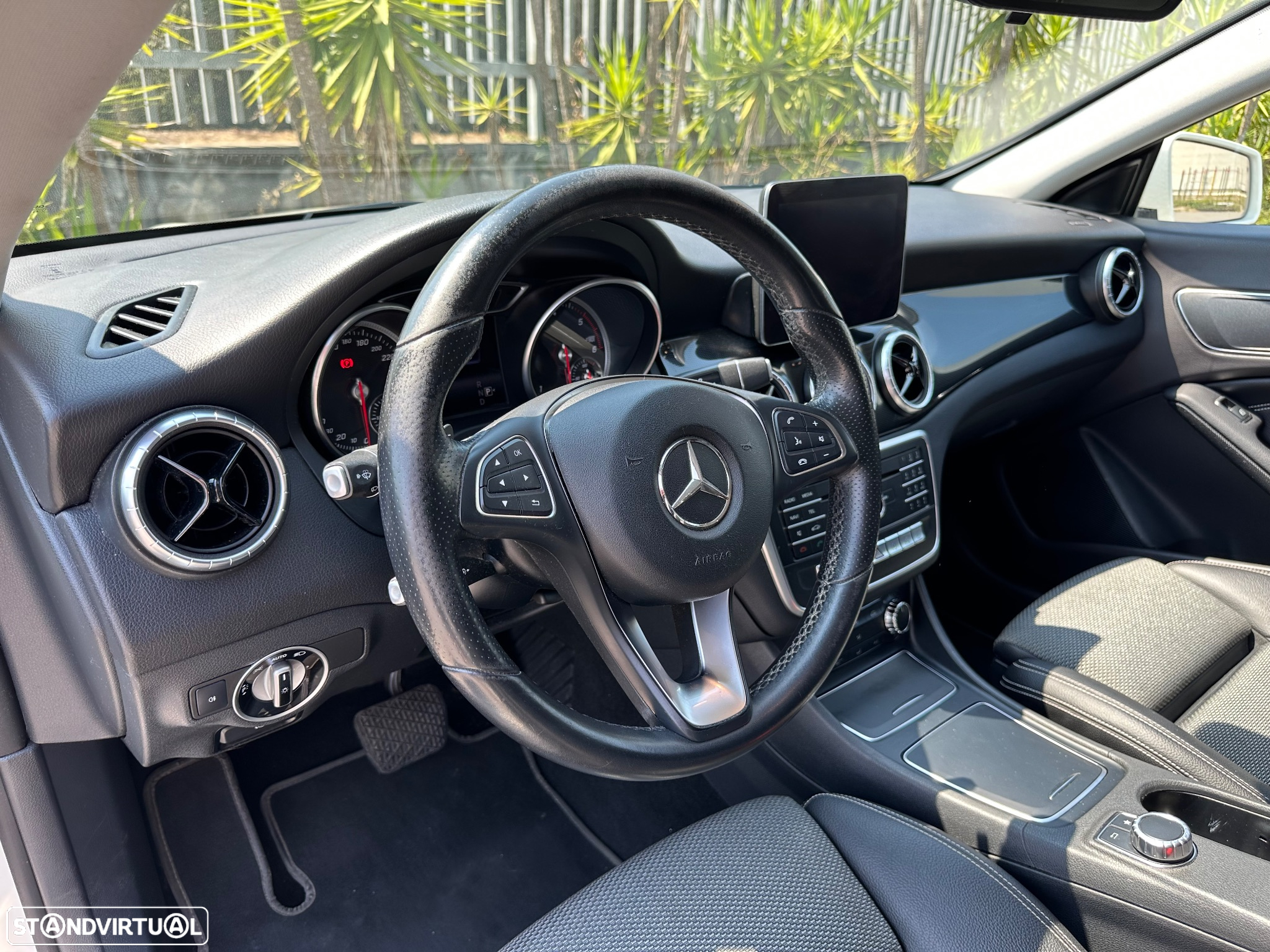 Mercedes-Benz CLA 180 Shooting Brake d 7G-DCT Urban - 11
