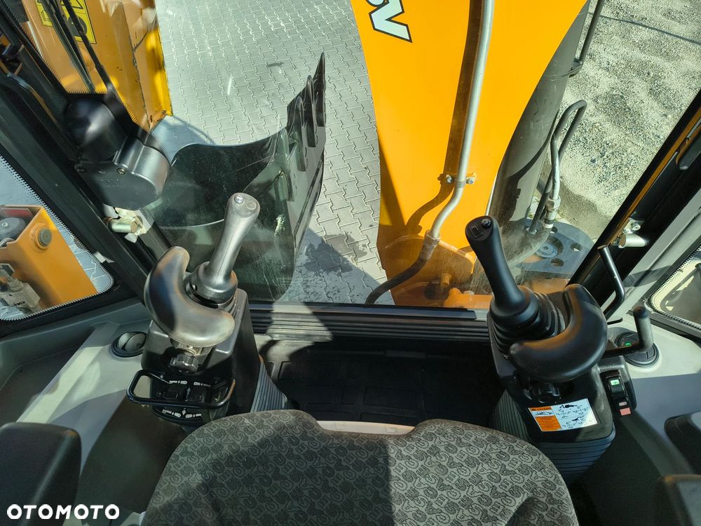 Case 695 SV 2023R - 22