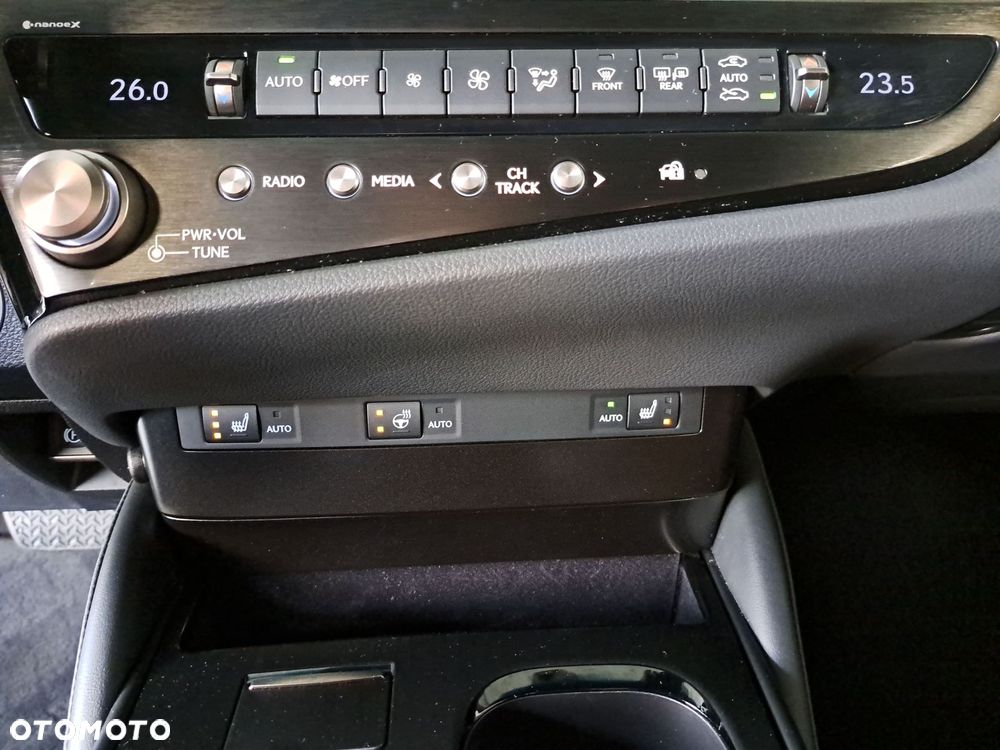 Lexus ES 300h Business Edition - 26