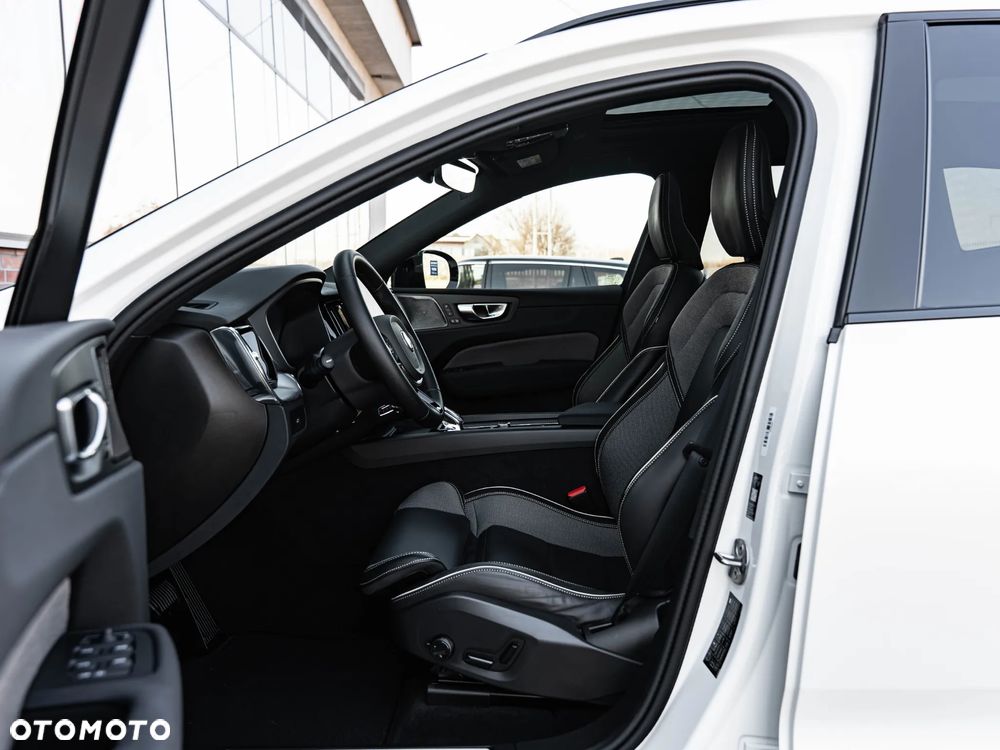 Volvo XC 60 B5 B AWD Plus Dark - 22