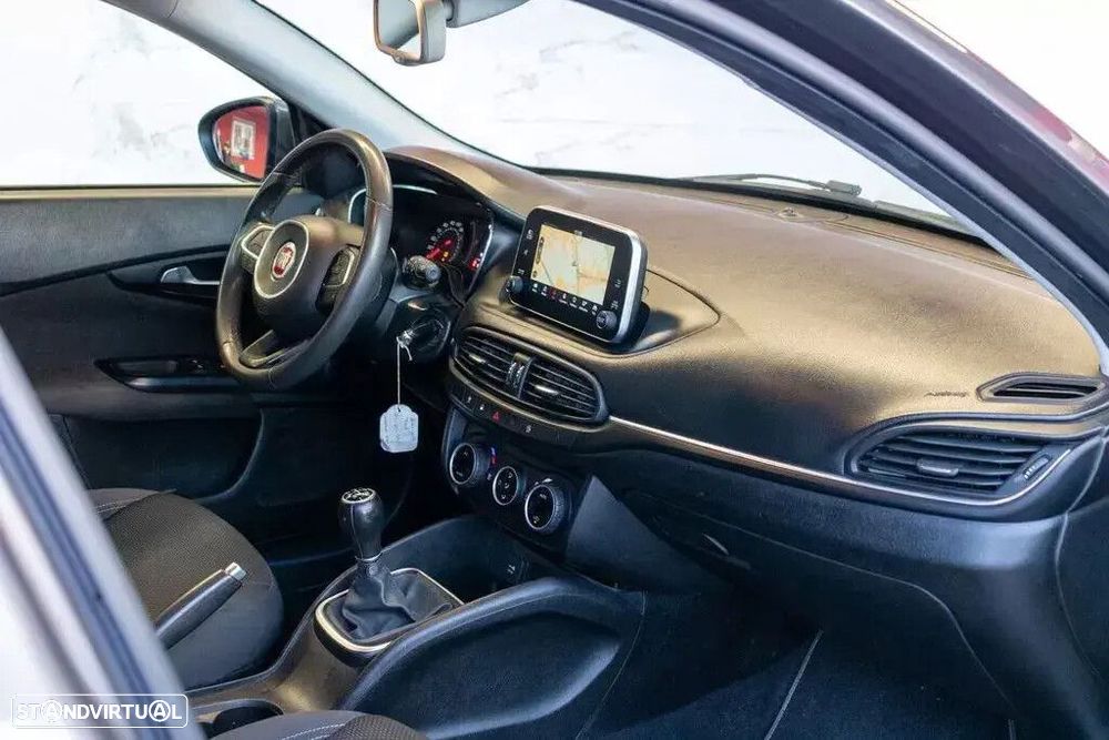 Fiat Tipo Station Wagon 1.3 M-Jet Lounge Tech - 17