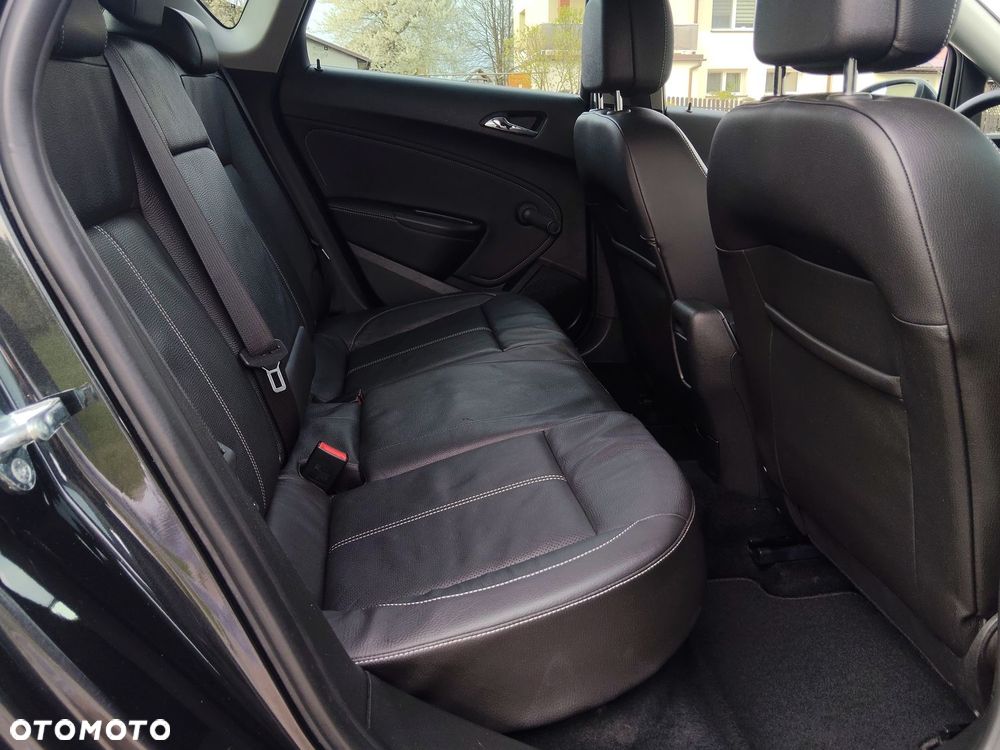 Opel Astra 1.6 Cosmo - 26