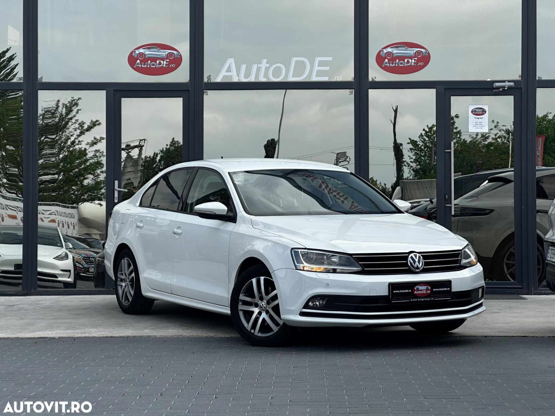 Volkswagen Jetta - 2