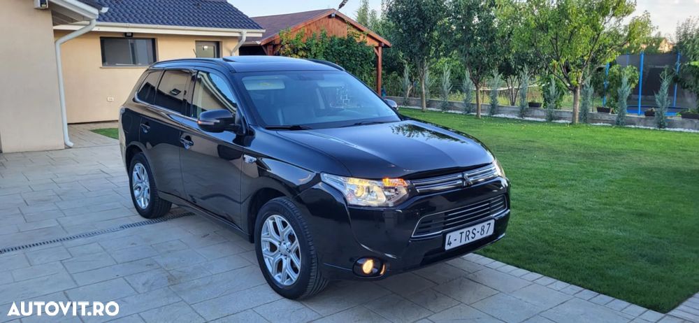 Mitsubishi Outlander - 2