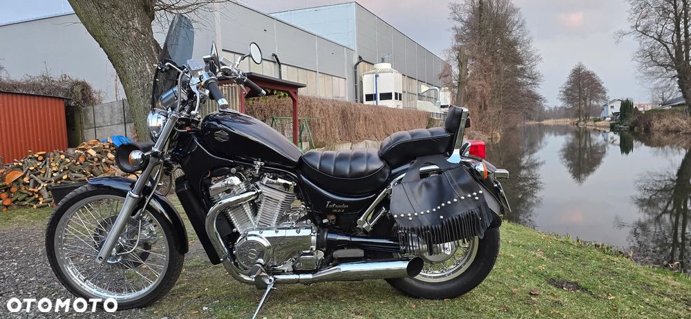 Suzuki Intruder - 6