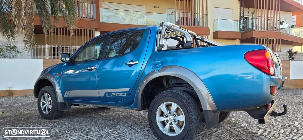 Mitsubishi L200 Pick Up 4x4 Intense Cabine Dupla - 9