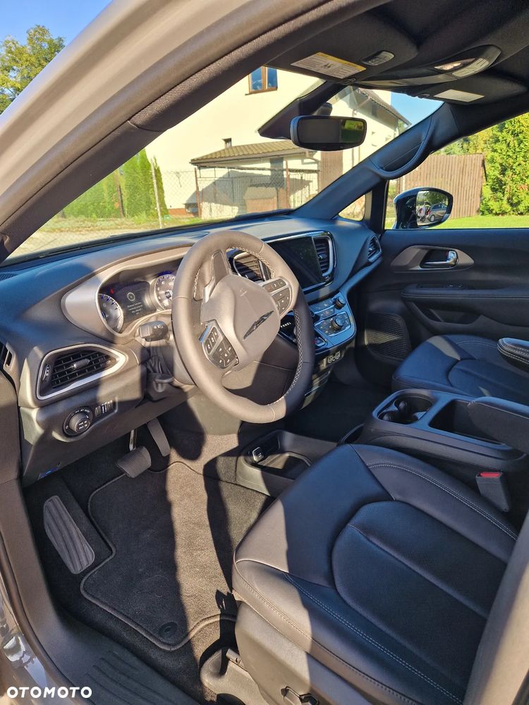 Chrysler Pacifica - 6