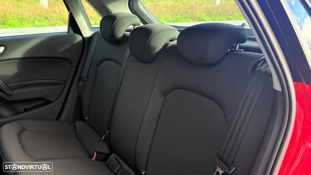 Audi A1 Sportback 1.6 TDi S-line S tronic - 10