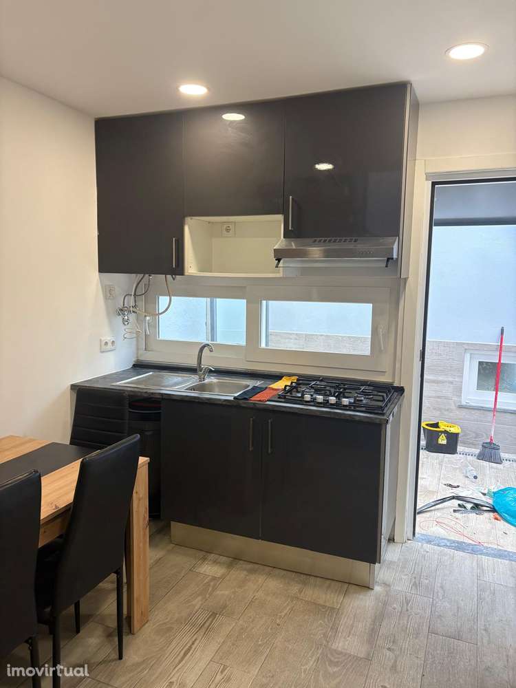 T2  remodelado na Abrigada com terraço - Grande imagem: 2/17